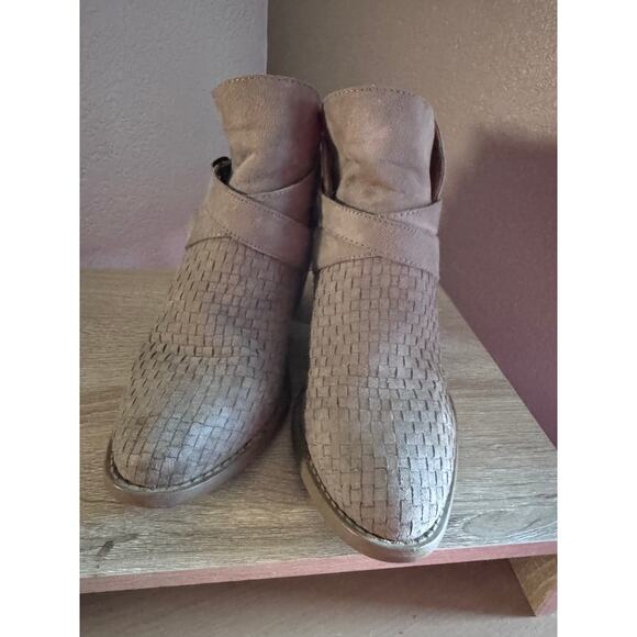 Daytrip Women's Woven Suede Ankle Boots -  Size 6.5 - Picture 2 of 9